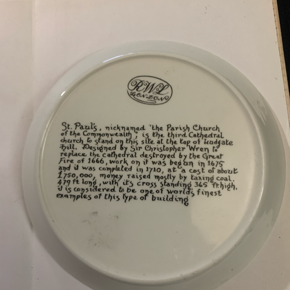 Royal Worcester Plate with Black Script - Picture 2 of 2